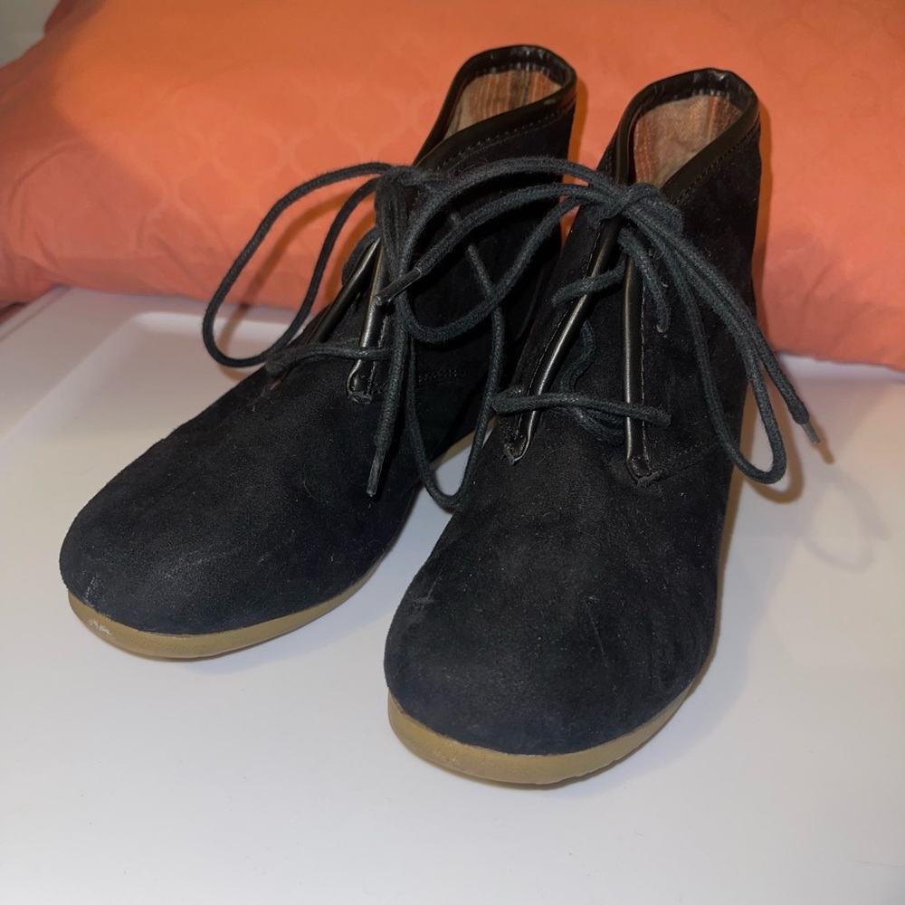 Black women's lace up wedges